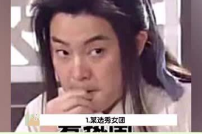 吃娱乐瓜的女孩